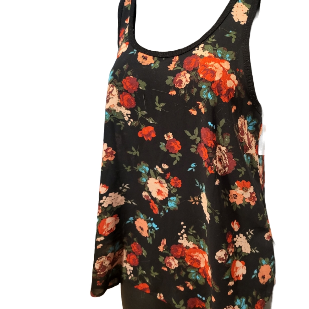 Mudd Bold Black & Floral Weightless Chiffon Tank in sz S